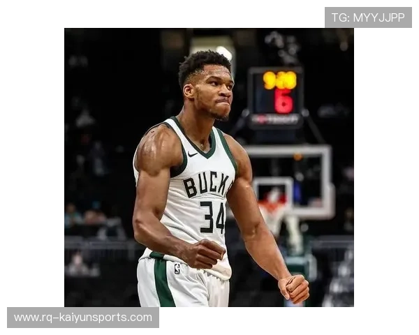 字母哥篮下三连抢,雄鹿主场荣耀